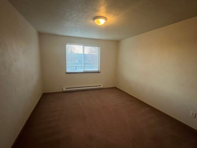 Building Photo - 3 bdrm/2.1 bath Duplex for Rent in Harrisburg