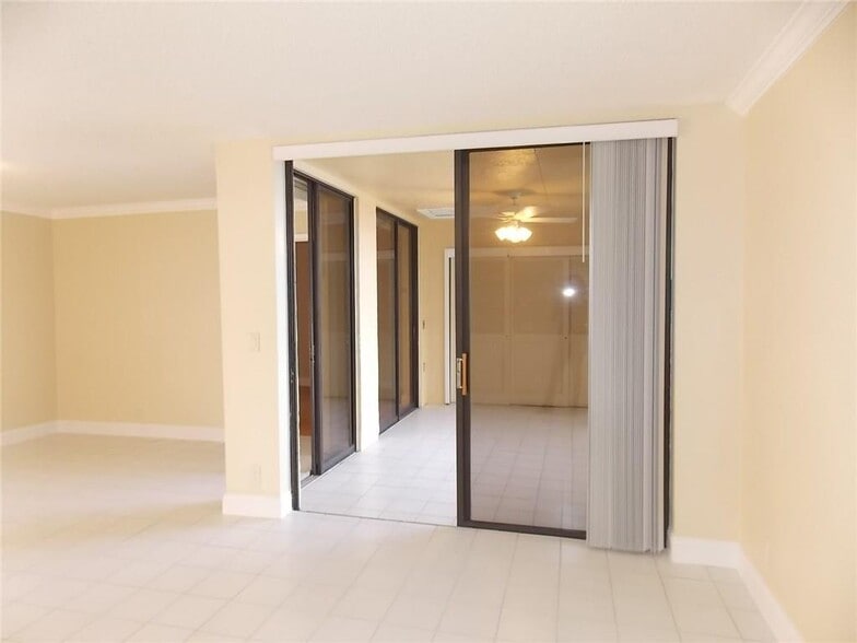 Building Photo - 2738 Carambola Cir S