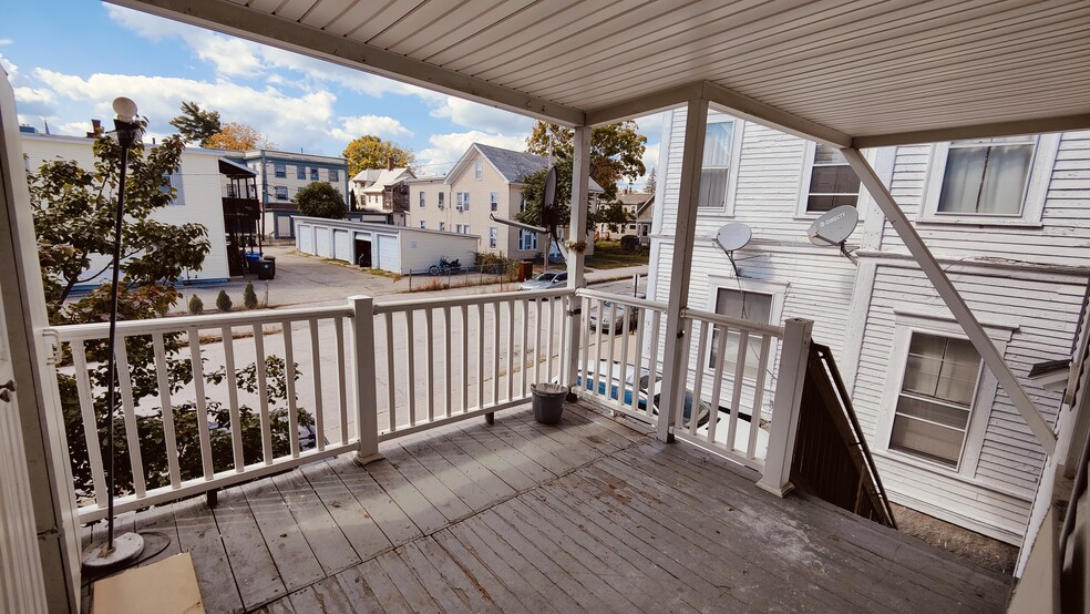 Building Photo - 206 Lowell St