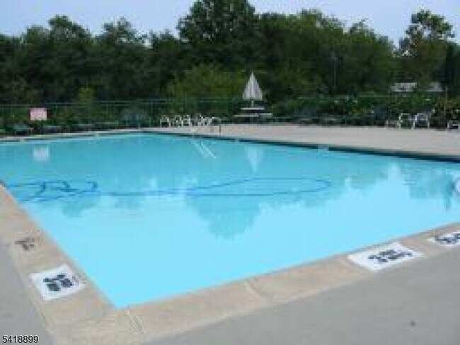 Building Photo - 300 Main St