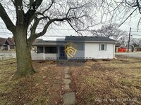 Building Photo - 2300 S A St