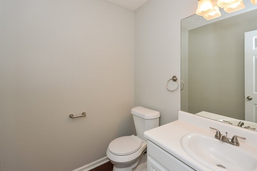Building Photo - 2424 Santa Barbra Ct SE
