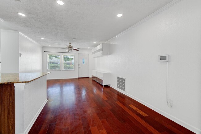 Building Photo - 116 Tarpon Ave