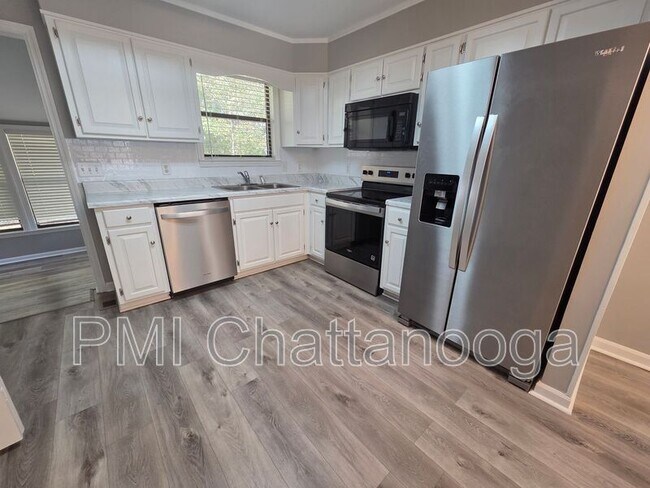 Building Photo - 3717 Crestview Pl