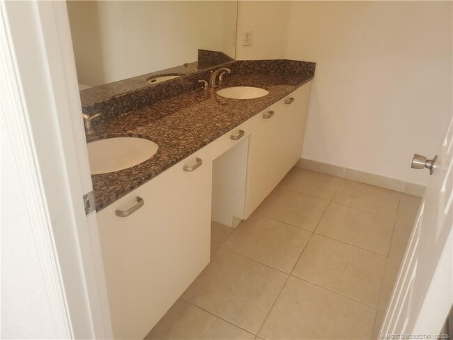 Building Photo - 47 SE Sedona Cir