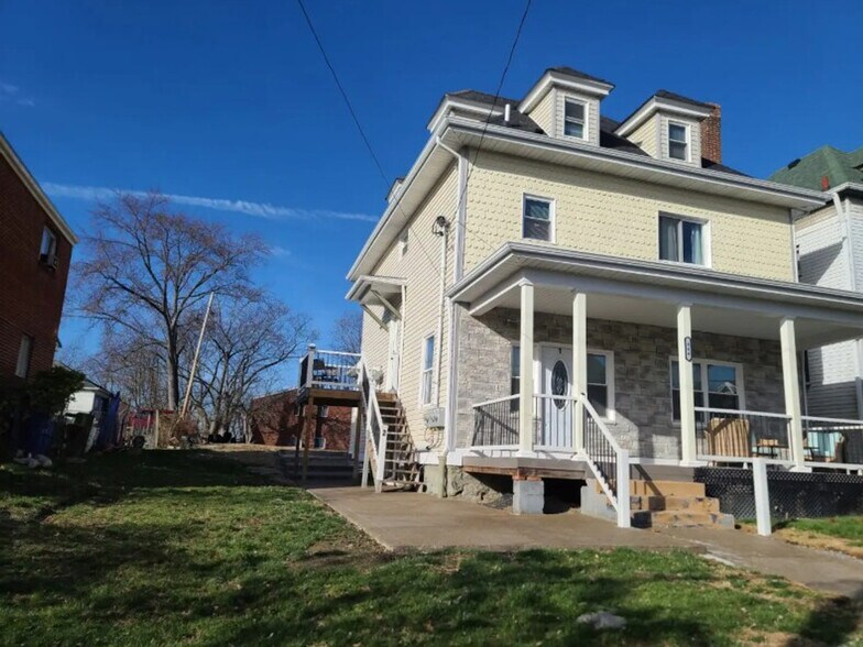 Building Photo - 444 Oneida St