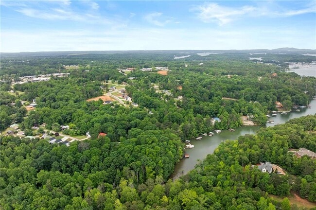 Building Photo - 6120 Hutchins Dr