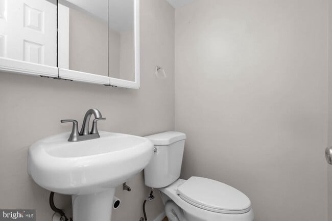 Building Photo - 45 Heritage Ct