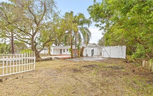 Building Photo - Home For Rent in Clearwater Manor!