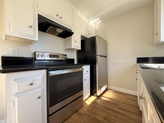 Interior Photo - 372 Freeman Ave
