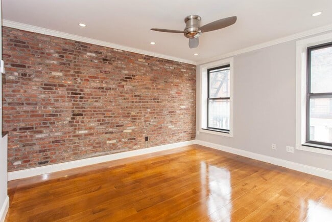 Building Photo - 346 E 18th St
