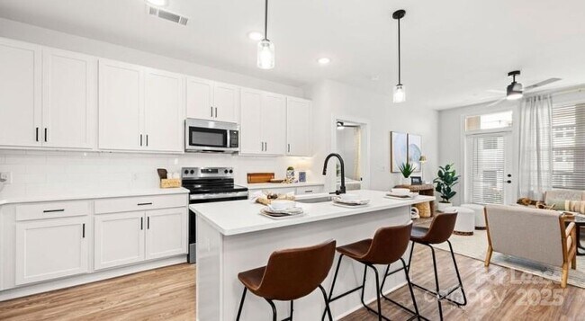 Building Photo - 104 Herrings Grn Lp