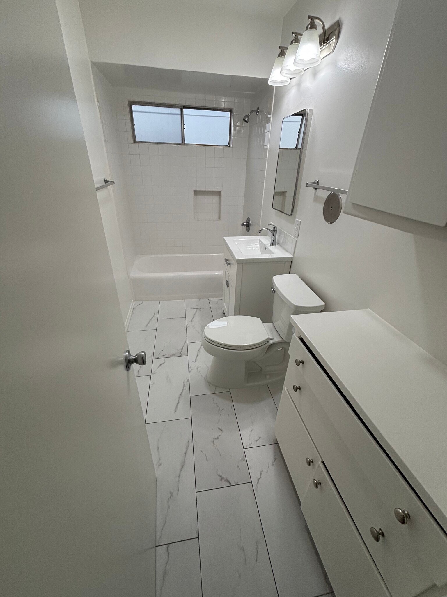 Building Photo - 820 S Rosemead Blvd