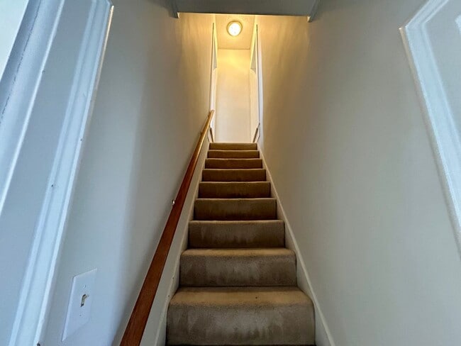 Building Photo - PLEASANT RIDGE - Huge Meticulous 2 bed 2 story home.  Fenced yard.