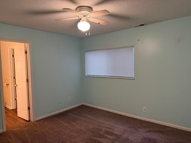 Building Photo - 6826 N Olive St