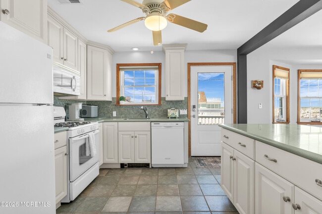 Building Photo - 2400 Oceanfront