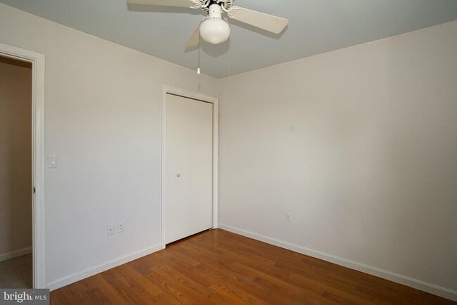 Building Photo - 7862 Centergate Ct