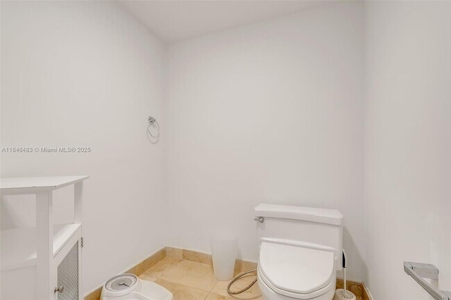 Building Photo - 151 Crandon Blvd