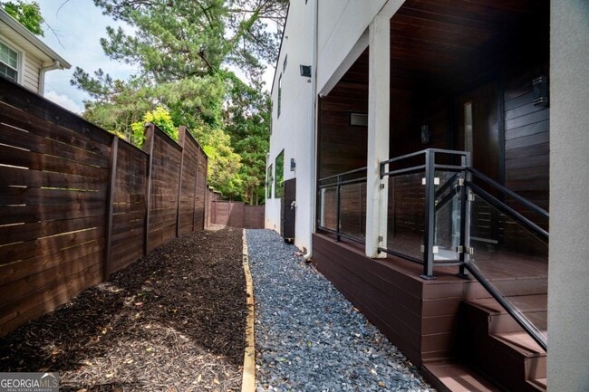 Building Photo - 1099 Vista Trail NE