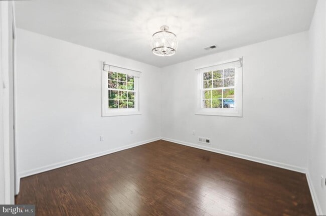 Building Photo - 448 Summers Dr