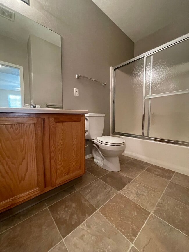 Building Photo - 3002 W Elizabeth St