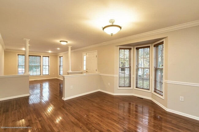 Building Photo - 219 Satinwood Dr
