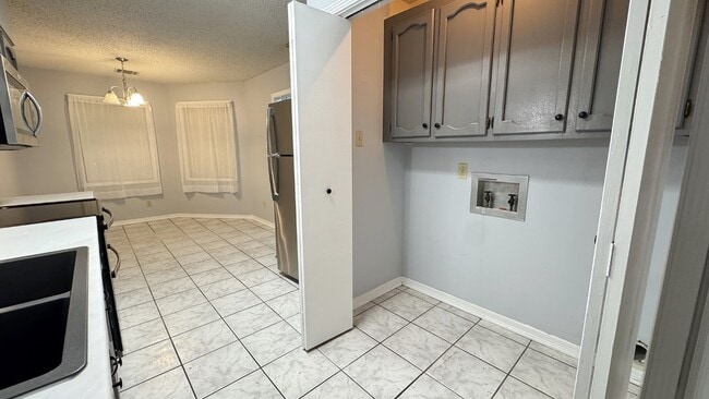 Building Photo - 204 Splane Dr