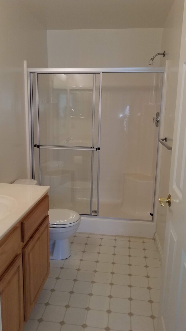 Building Photo - 106 Oriole Ct