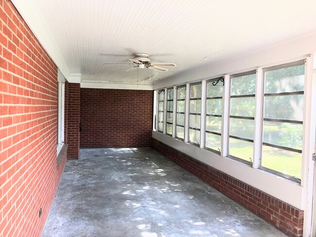 Building Photo - 1619 Jones Blvd