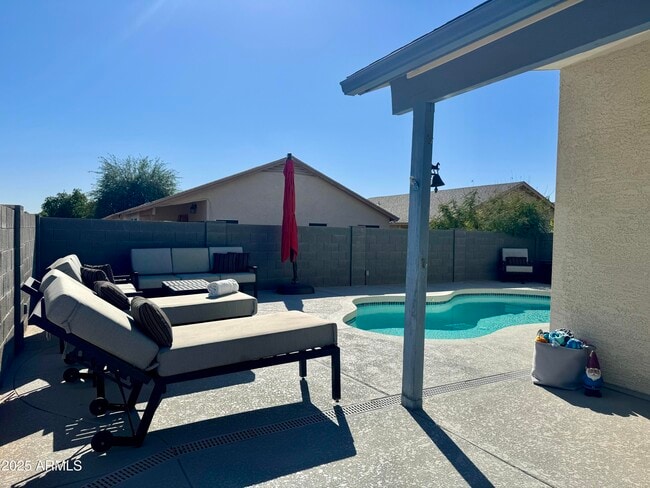 Building Photo - 8835 W Michelle Dr