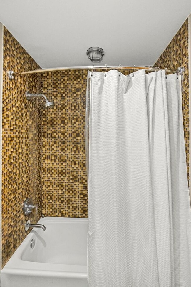 Building Photo - 600 12th Ave S