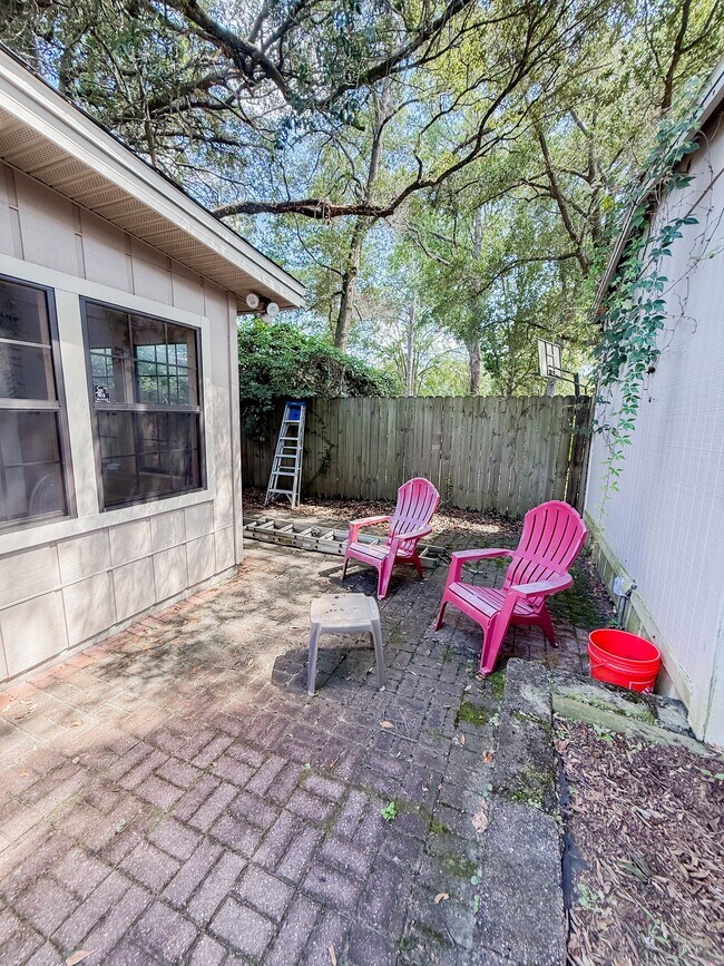 Building Photo - 2312 Brynmahr Dr