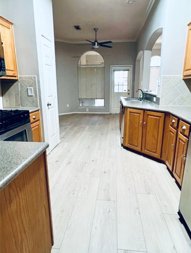 Building Photo - 13607 Mansor Dr