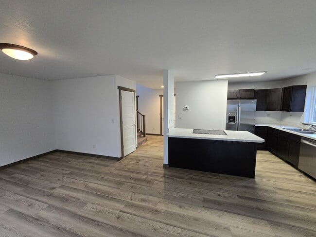 Building Photo - 745 Linda Ln