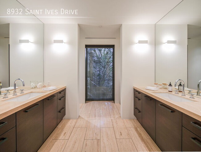 Building Photo - 8932 St Ives Dr