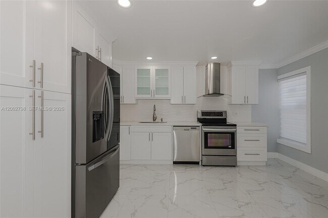 Building Photo - 6325 SW 138th Ct