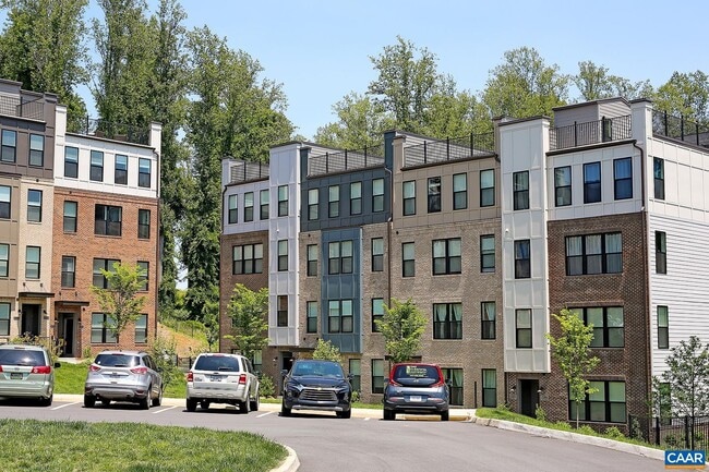 Building Photo - 825 Wesley Ln