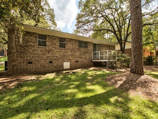 Building Photo - 2308 Vincent Dr