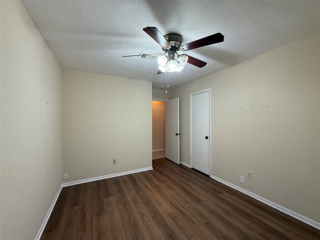 Building Photo - 15307 Pebble Lake Dr