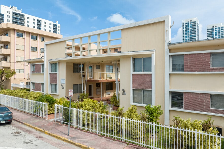 Efficiency - 480SF - Front Entrance - Playa Mia