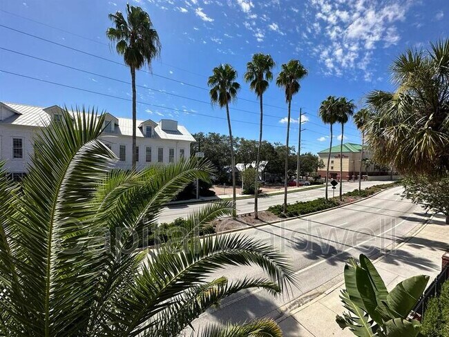 Building Photo - 1810 E Palm Ave