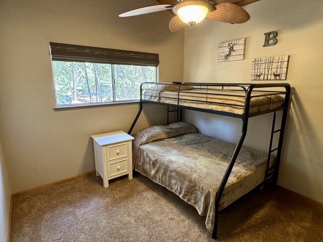 Building Photo - 19380 Pleasantview Dr