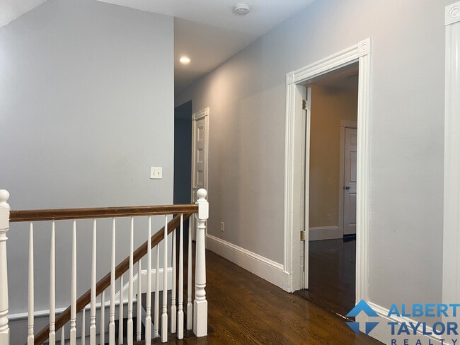 Building Photo - 19 Parker Hill Ave