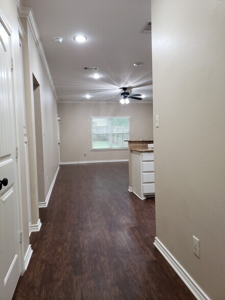 Building Photo - 16101 Echo Glen Dr