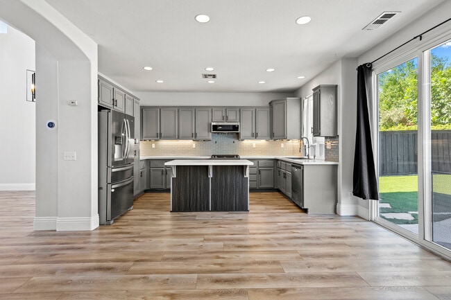 Building Photo - 40612 Chantemar Way