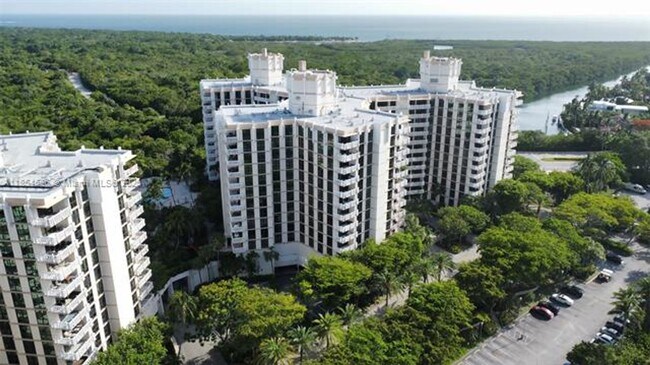Building Photo - 1121 Crandon Blvd