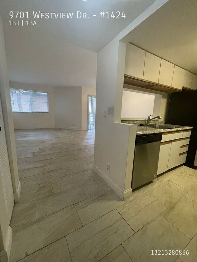 Building Photo - 9701 Westview Dr