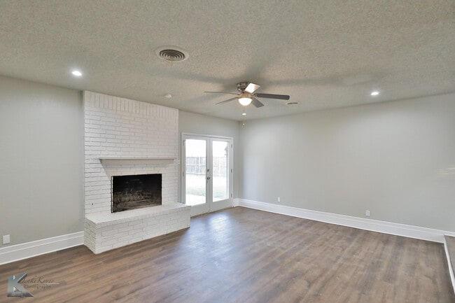 Building Photo - 4350 Bluebonnet Ct
