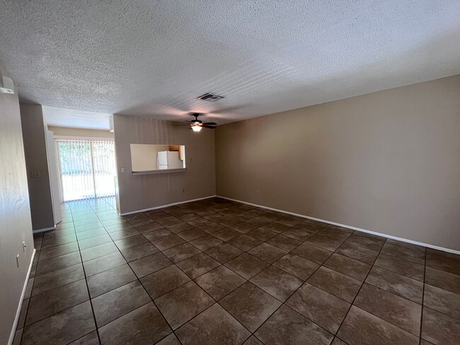 Building Photo - 2/2 In East Orlando