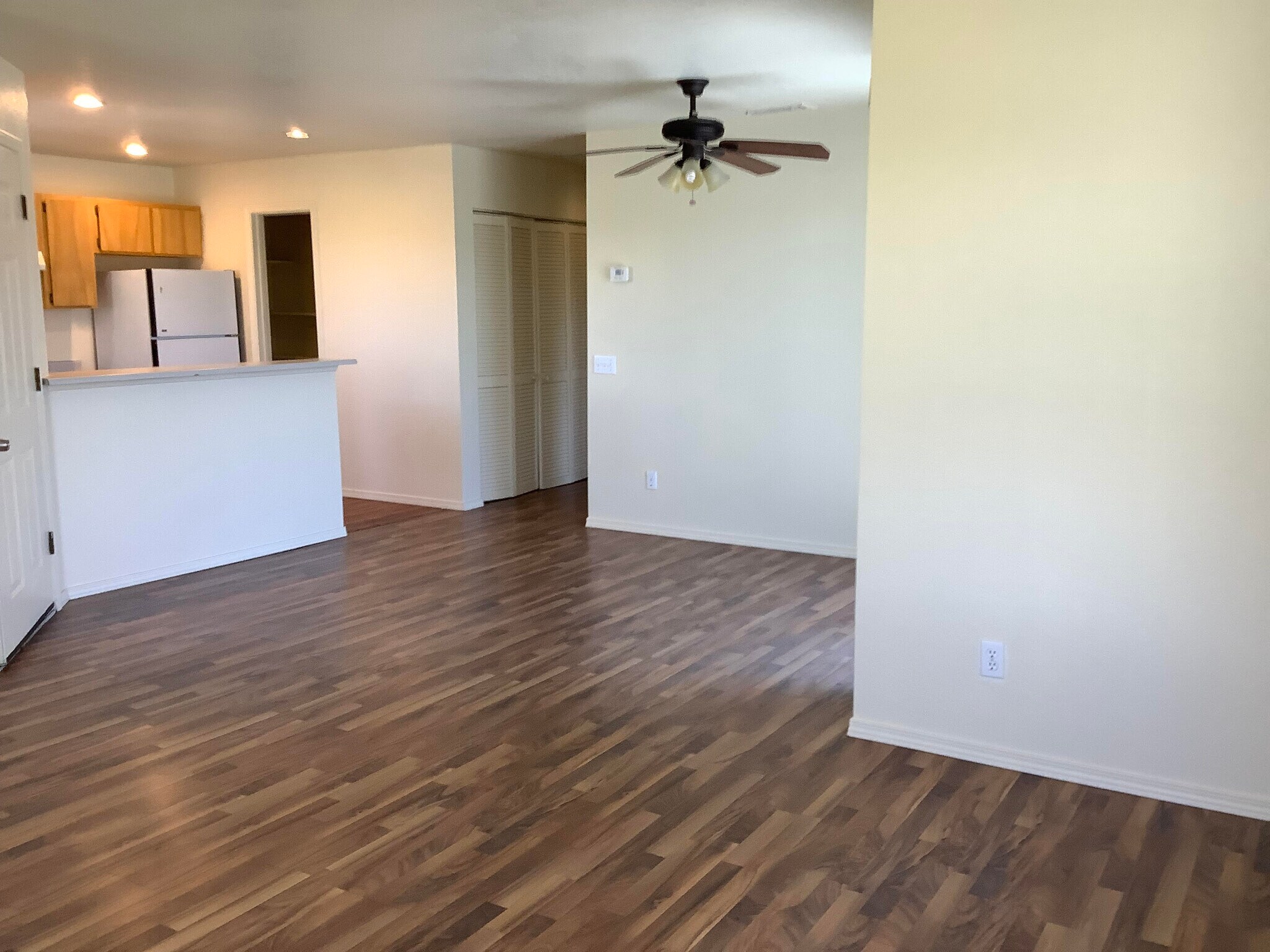 Building Photo - 604 N Bagby Dr